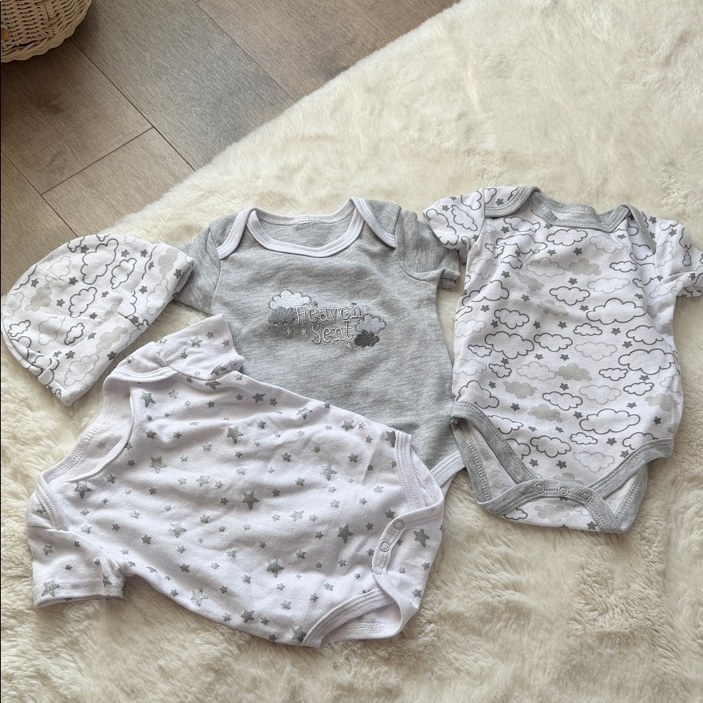 Gray and White Cloud Baby Onesies Set